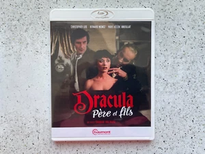 DRACULA PERE ET FILS Christopher Lee, Bernard Ménez BLU RAY INTROUVABLE - Afbeelding 1 van 1