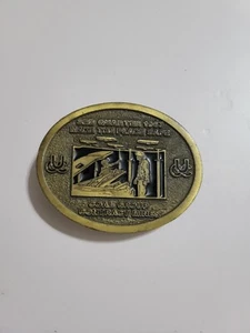 De colección 1987 CD Hit Belt Hebillas Grupo de carbón Hacer el lugar seguro EE. UU. UCC - Imagen 1 de 3