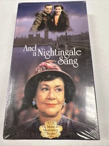 Mobil Masterpiece Theater, "And a Nightingale Sang" Joan Plowright *NEW Sealed - Foto 1 di 6