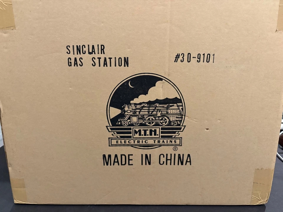 MTH Rail King 30-9101 O Sinclair Operating Gas Station Brand New in Box - Image 1 of 4