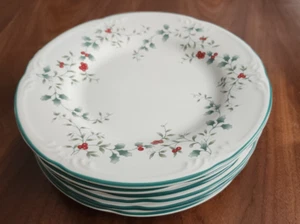 PFALTZGRAFF WINTERBERRY 6 Piece Setting Christmas Salad Appetizer Plates Dishes - Picture 1 of 10