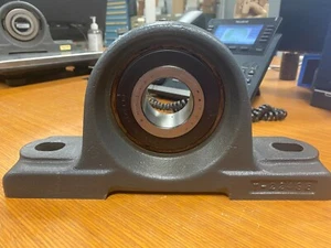 👀 NEW FAFNIR TWO BOLT BASE PILLOW BLOCK BALL BEARING UNIT LSAO 1 11/16 - Picture 1 of 7