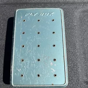 Vintage Metal Fly Tackle Box With Assorted Flies - Picture 1 of 7