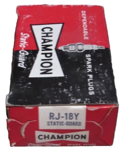 Box of 8 NOS Champion RJ-18Y Spark Plugs Set static - guard new - Picture 1 of 2