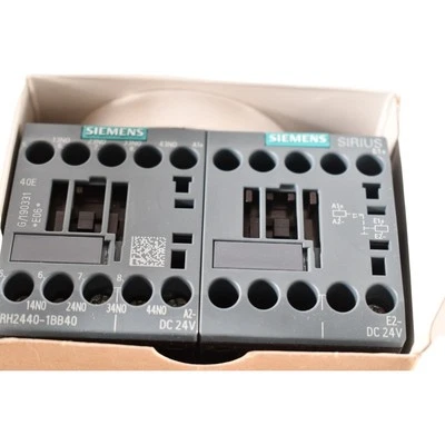 NUEVO Relé Contactor Siemens 3RH2440-1BB40, Enganchado, 4 NO, 24 V CC, Termina Tornillo Foto 1 de 4