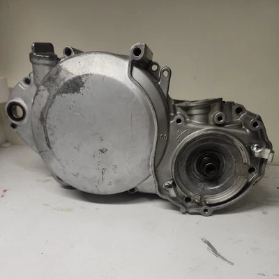 CUBIERTA MOTOR KAWASAKI H1 H1C H1A RH 14032-042 1969 1970 1971 PLATA USADA Foto 1 de 4