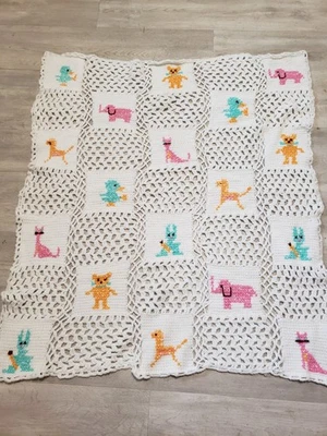 Винтажное вязаное детское одеяло ручной работы/афганское 34 x 38 разноцветные животные - Изображение 1 из 4