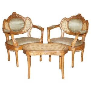 ANTIQUE PAIR OF NAPOLEON III CIRCA 1890 BERGERE ARMCHAIRS & MATCHING TABLE