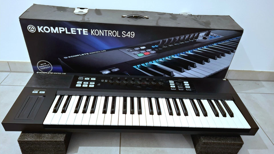 Native Instruments Komplete Kontrol S49 MK1 - Bild 1 von 1