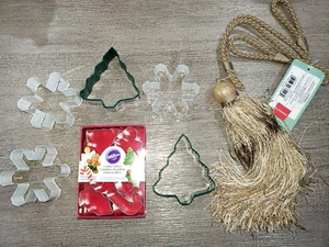 WEIHNACHTEN AUSSTECHFORMEN NEUE BÄUME FLOCKEN LANG AUSGEFALLEN BAUM QUASTE NEU MIT ETIKETT LEBKUCHEN - Bild 1 von 1