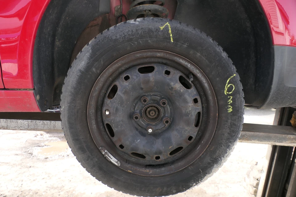 2x Polo 6R 9N Ibiza Felgen 185/60 R14 T Winterreifen M+S 6jx15 ET38 Reifen ca6mm - Bild 1 von 3