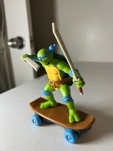 Teenage Mutant Ninja Turtles Leonardo Sewer Shredders Pull Back Skateboard Toy - Picture 1 of 9