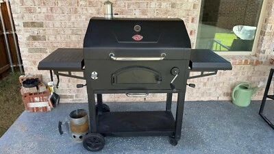 Parrilla de carbón Char-Griller  Foto 1 de 4