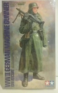 Tamiya  36306, 1/16 scale WW2 German machine gunner  - Picture 1 of 9