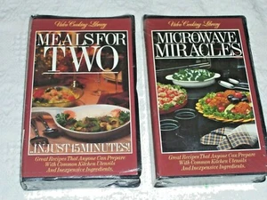 (451) DUE - Video libreria di cucina VHS - Pasti per due e miracoli a microonde - Foto 1 di 2