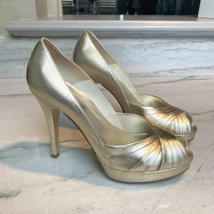 Stuart Weitzman goldene zehenfreie Plateau-Leder-Heels Größe 7-1/2 - Bild 1 von 10
