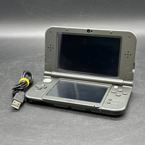 New Nintendo 3DS XL Schwarz / Grau inkl. Ladekabel - Bild 1 von 3