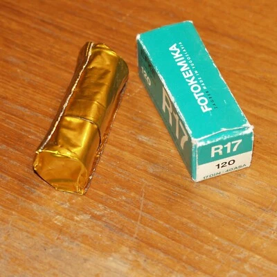 FOTOKEMIKA 120 rollos película R17 blanco y negro 40 ASA SELLADO 1974 SIN USAR YUGOSLAVIA Foto 1 de 4