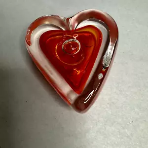 Herzförmiger klarer und roter Kunstglas Briefbeschwerer Künstler signiert Valentinstag Liebe - Bild 1 von 12