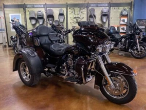 2011 Harley-Davidson® FLHTCUTG - Tri Glide® Ultra Classic® - Picture 1 of 12