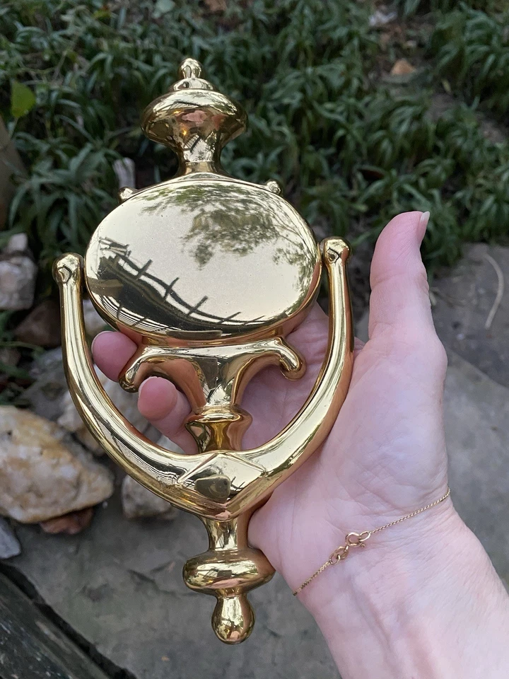 Llamador de puerta tradicional de latón macizo pesado *alto brillo* Incluye accesorios de montaje Foto 1 de 4