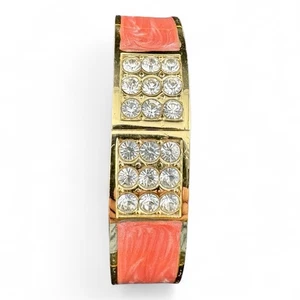 Hermoso Brazalete Brazalete con Bisagras Tono Dorado y Coral-Rosa con Estrás - Imagen 1 de 5