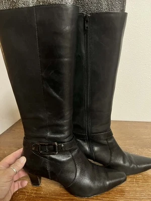 Botas hasta la rodilla de cuero Anne Klein AK para mujer 8M negras punta tacones Foto 1 de 4