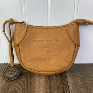 Cartera monedero de viaje Wanderers de cuero marrón tostado con cremallera Happy Wandering - Imagen 1 de 9