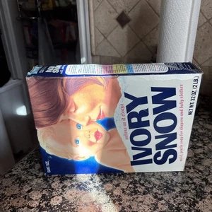Vintage Giant Ivory Snow Laundry Detergent Powder Soap 32oz Unopened 1970s READ - Picture 1 of 6