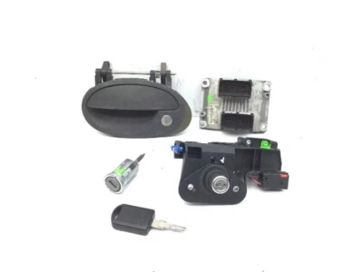 Centralina motore Opel Corsa C X01 0261205074 09115112 BZ ECU blocchetto accensione 1.2 75 - Immagine 1 di 4