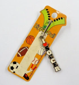 I Heart Love Soccer Zipper Pull or Key Chain  Metal New On Card Book Bag - Picture 1 of 2