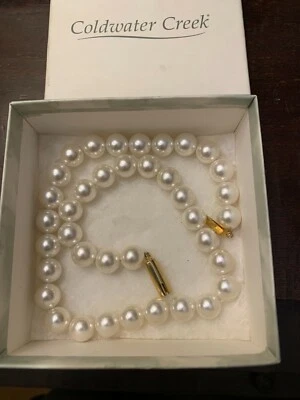 Collar de perlas blancas cultivadas de Coldwater Creek con broche de oro 16" Foto 1 de 4