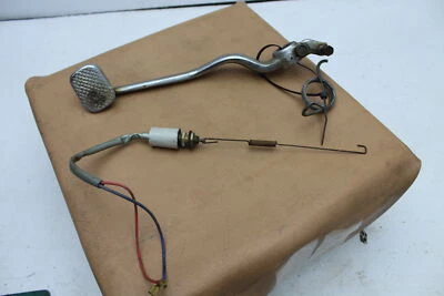 1978 SUZUKI GS550 (#405) REAR BRAKE FOOT PEDAL LEVER REAR SWITCH Foto 1 de 4