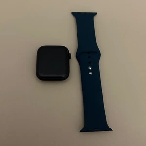 Apple Watch Series 6 44mm GPS Only Blue Smartwatch with Strap - Some Scratches - Zdjęcie 1 z 8
