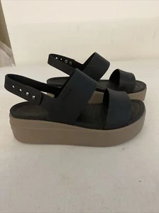 Sandalias Crocs Brooklyn plataforma cuña para mujer talla 6 negras beige verano playa - Imagen 1 de 7