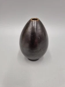 Eine Hoganas Keramik schwedische Miniatur-Vase mit Füßen, skandinavisch, MCM. - Bild 1 von 8