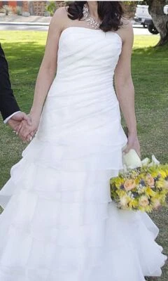 Vestido de novia Allure edición exclusiva 4-6 marfil vestido formal volantes tren P840  Foto 1 de 4