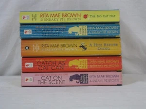 5 PB Rita Mae Brown book lot A Hiss Before Dying, Big Cat Nap, Claws & Effect VG - Imagen 1 de 6