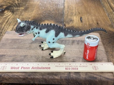 Awesome Bull Headed Carnotaurus dinosaur model - Image 1 of 4