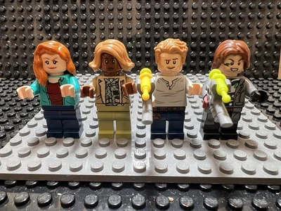 Lote de minifiguras lego jurassic world. Kayla Owen Claire Dino Hunter. Juguetes Foto 1 de 4