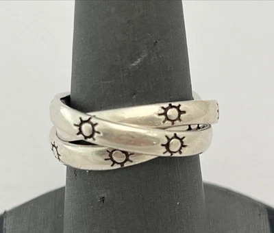 STERLING SILVER 925 TRIPLE INTERLOCKING SUN BAND RING - 8 - Image 1 of 4