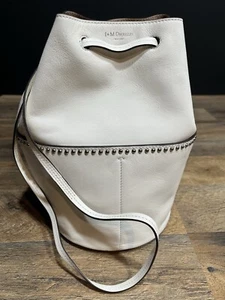 Cartera tipo cubo J & M Davidson de cuero blanco con tachuelas/bolso de mano bidireccional - Imagen 1 de 17