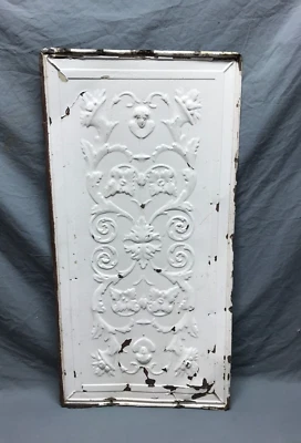 Antiguo panel querubín decorativo arquitectónico de techo de hojalata de 19" x 37" 83-24B Foto 1 de 4