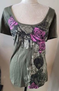 Camiseta CONVERSE Talla 2X Para Mujer Verde Encaje Espalda Rosas y Llaves Adornada - Imagen 1 de 3