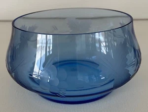 Small Blue Dish with Etching - Picture 1 of 2
