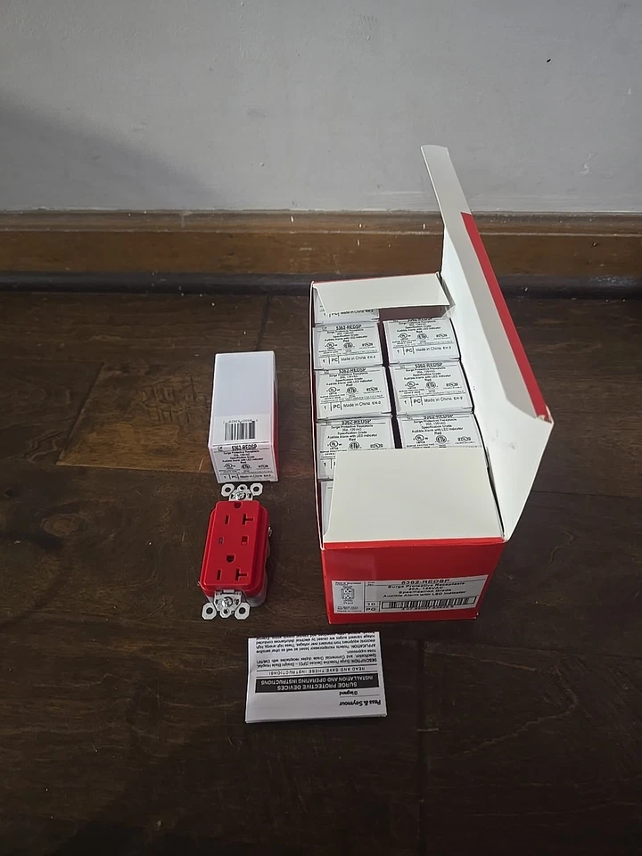 Lote 10x LEGRAND 5362-REDSP RECEPTÁCULO PROTECTOR CONTRA SOBRETENSIONES ROJO CON ALARMA 20A 125V Foto 1 de 4