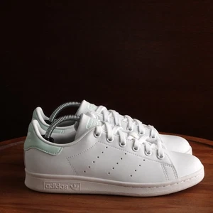 Adidas Turnschuhe Damengröße 5,5 weiß hellgrün Stan Smith Freizeitschuhe neu mit Etikett - Bild 1 von 15