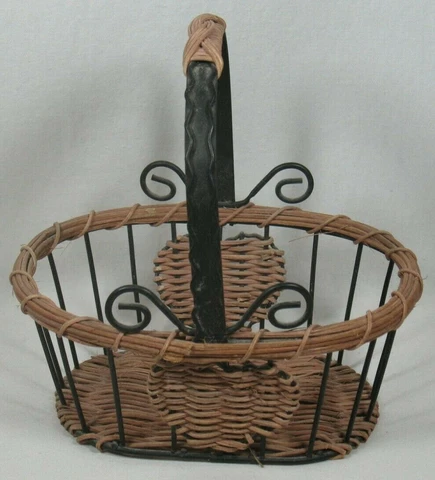 Wicker Basket Flat Bottom Metal Top Frame with Heart shaped decor & Handle Cover