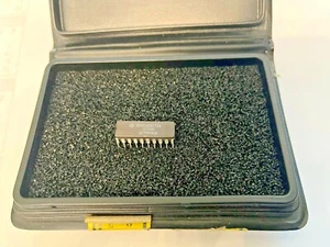 DSP56ADC16S Motorola 16-bit Sigma Delta Analog to Digital Converter 20 pin DIP - Picture 1 of 1