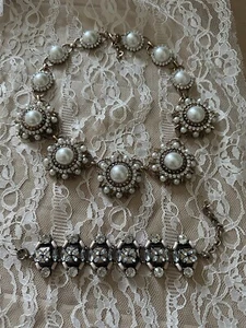 Elegant Faux Pearl and Gold Toned Necklace - Picture 1 of 6